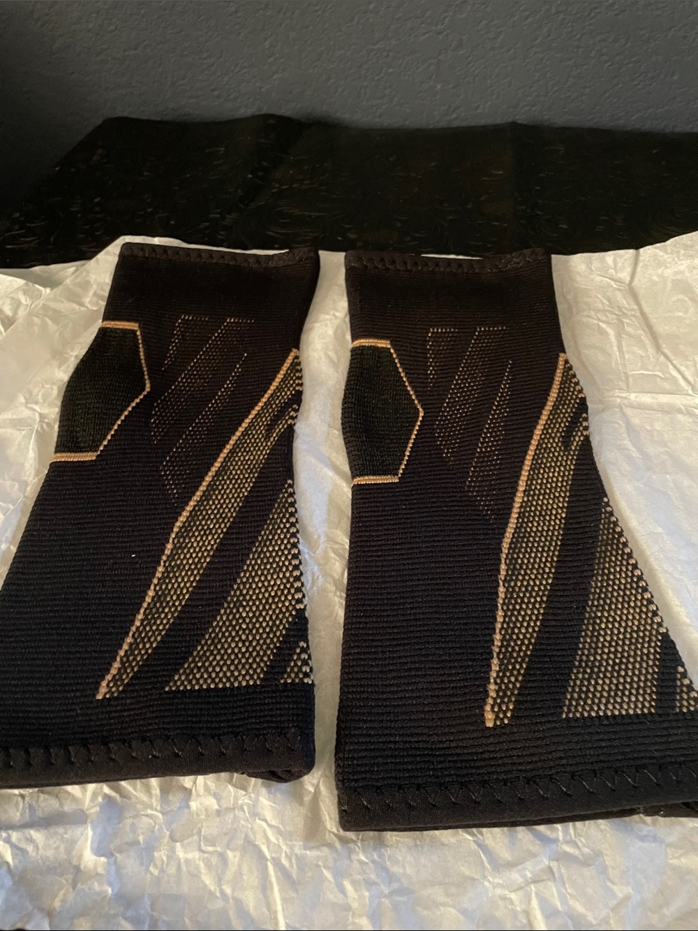 Compression Sleeve Pair in Black and Gold